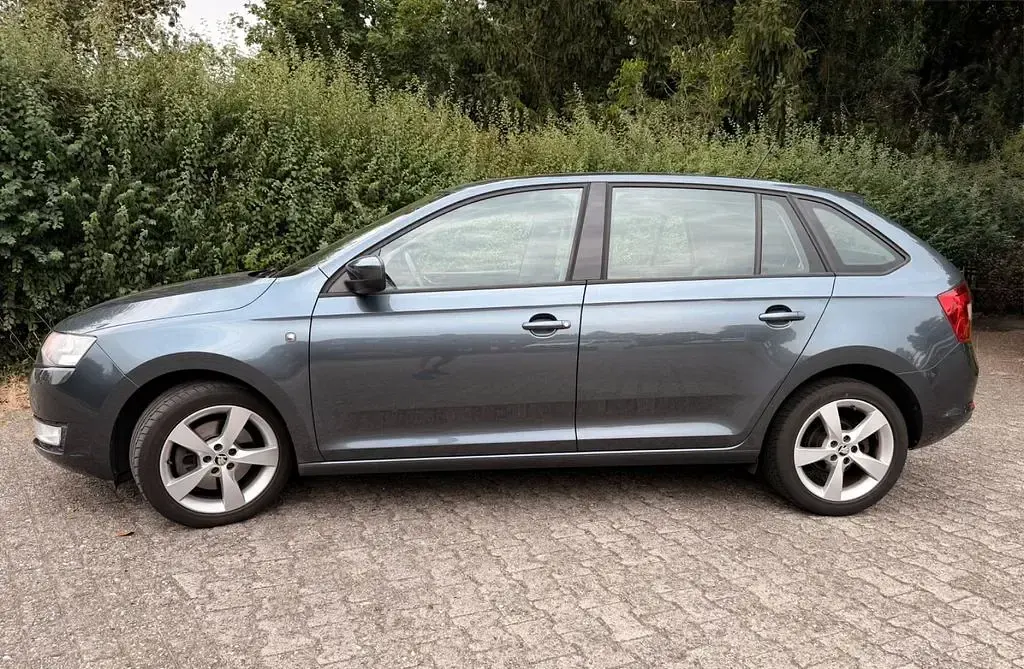 Gebraucht Skoda Rapid Ambition 90 PS (66 kW) 2014 Grau Kleinwagen