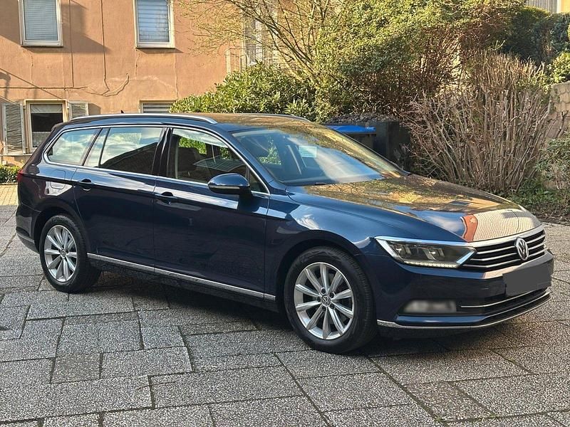 Gebraucht VW Passat 120 PS (88 kW) 2015 Blau Kombi