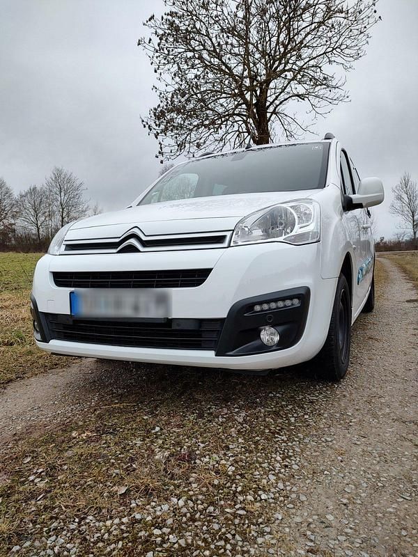 Weiß Gebraucht 2018 Citroën Berlingo PureTech Van / Kleinbus | 8.599 € (Superpreis) - Bild 1/4