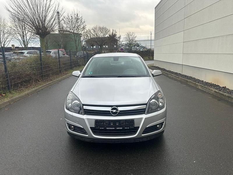 Gebraucht Opel Astra Edition 105 PS (77 kW) 2005 Silber Limousine