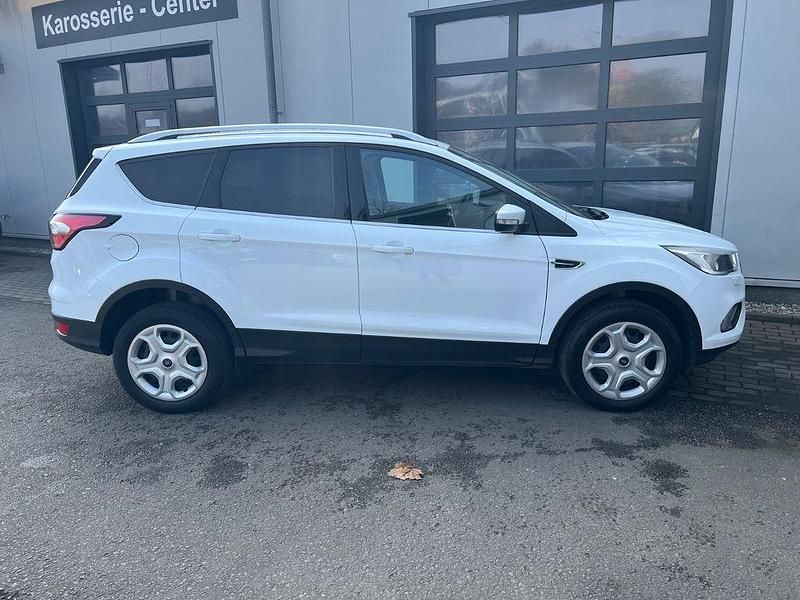 Gebraucht Ford Kuga Trend 120 PS (88 kW) 2018 Weiß SUV