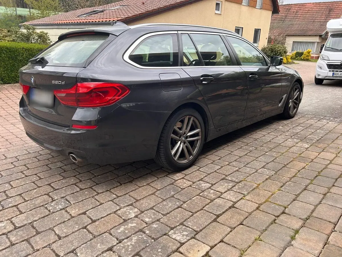 Gebraucht BMW 520 Sport Line 190 PS (139 kW) 2018 Grau Kombi