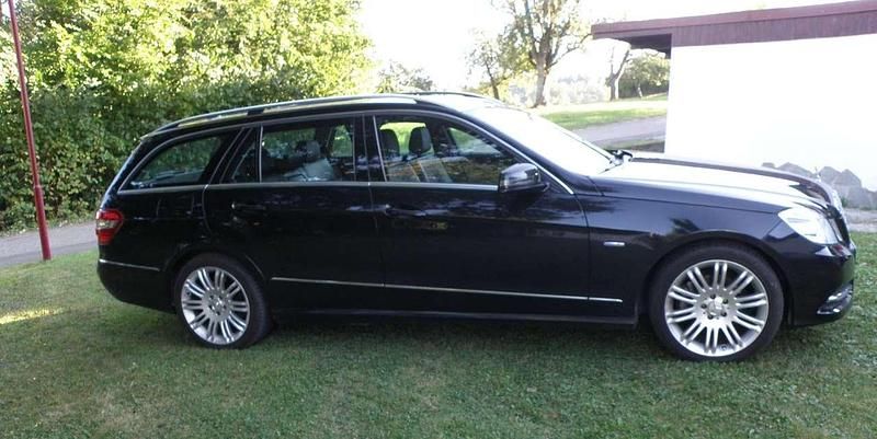 Gebraucht Mercedes E220 Avantgarde 170 PS (125 kW) 2010 Schwarz Kombi