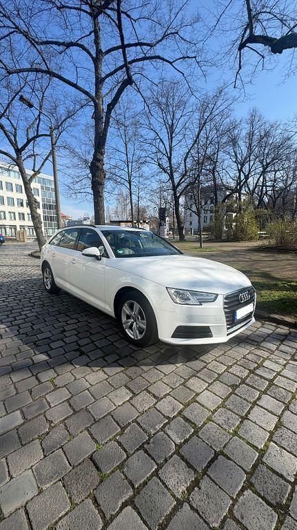 Gebraucht Audi A4 Comfort 122 PS (89 kW) 2016 Weiß Kombi