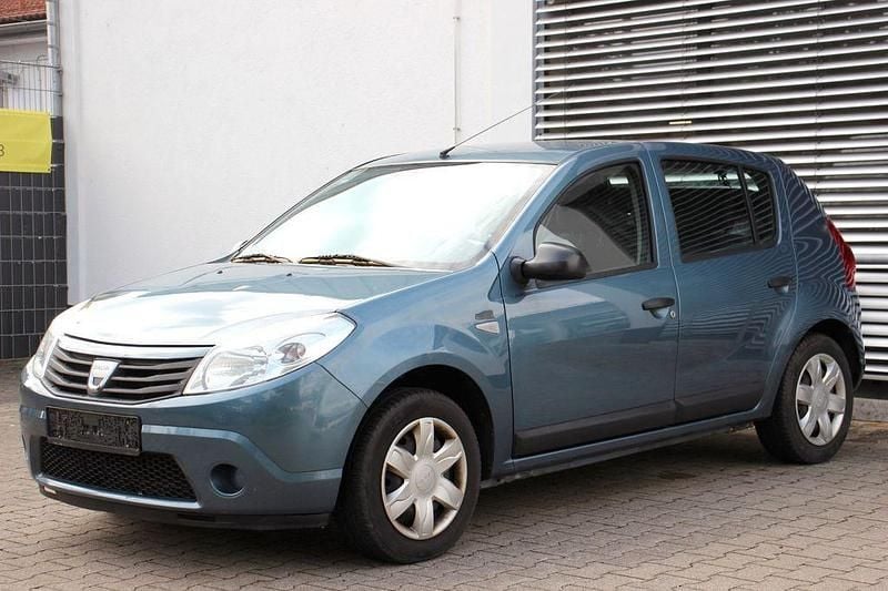 Grau Gebraucht 2008 Dacia Sandero Kleinwagen | 1.990 € (Fairer Preis) - Bild 1/4