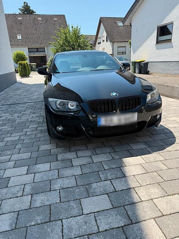 Schwarz Gebraucht 2014 BMW 320 Cabriolet M Sport Cabrio | 13.700 € - Bild 1/4