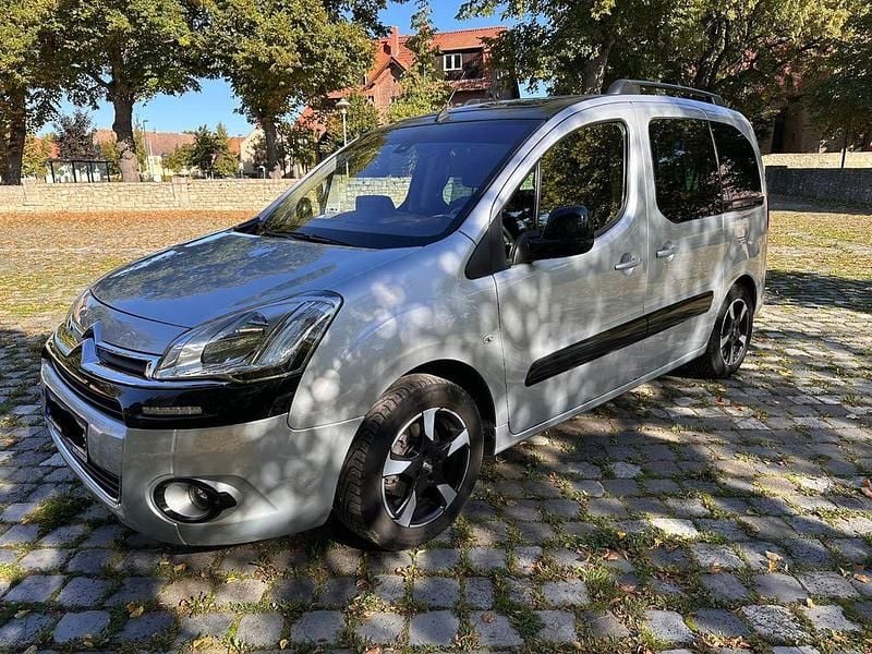 Silber Gebraucht 2014 Citroën Berlingo Exclusive Van / Kleinbus | 7.200 € (Superpreis) - Bild 1/4