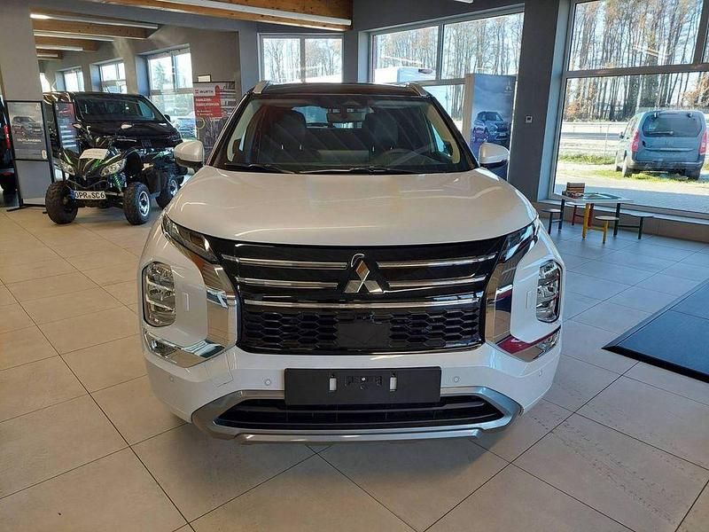 Schwarz Neu 2025 Mitsubishi Outlander P-HEV Top SUV | 54.890 € (Teuer) - Bild 1/4