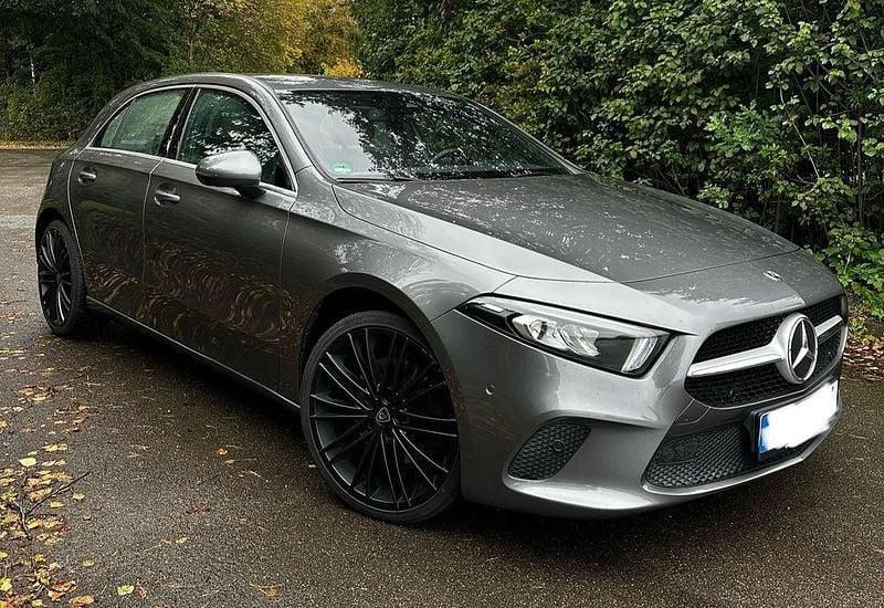Grau Gebraucht 2019 Mercedes A220 Progressive Limousine | 19.900 € (Superpreis) - Bild 1/4