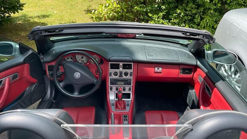 Silber Gebraucht 2000 Mercedes SLK230 Cabrio | 7.900 € - Bild 1/4