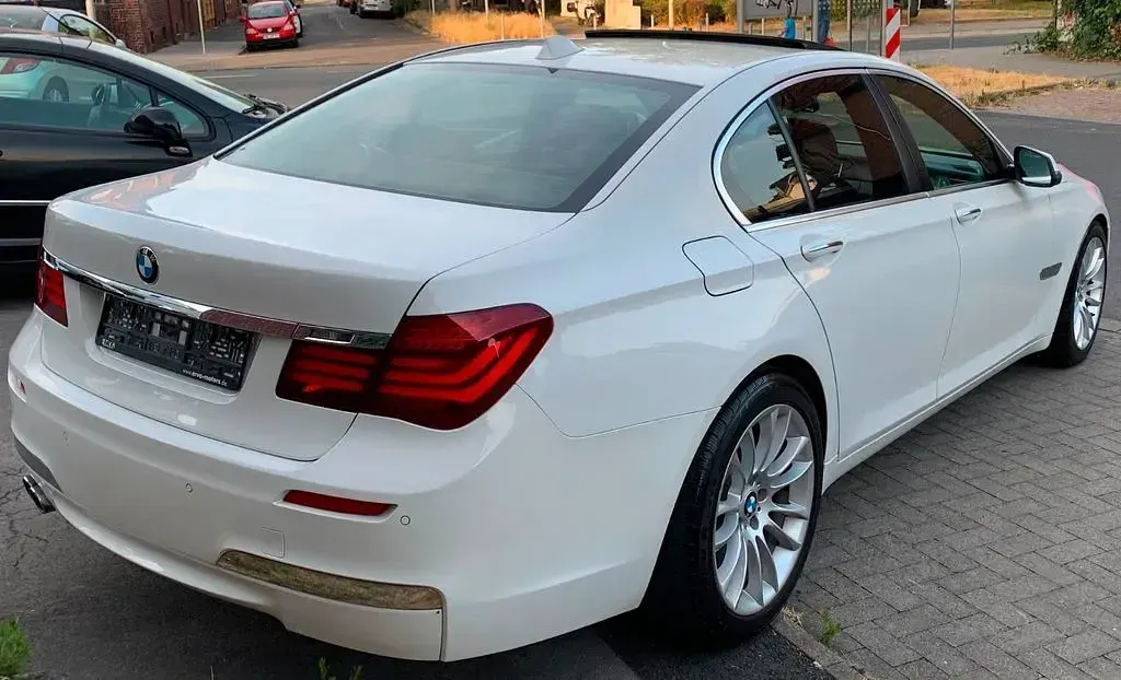 Gebraucht BMW 730 M Sport 258 PS (189 kW) 2013 Weiß Limousine