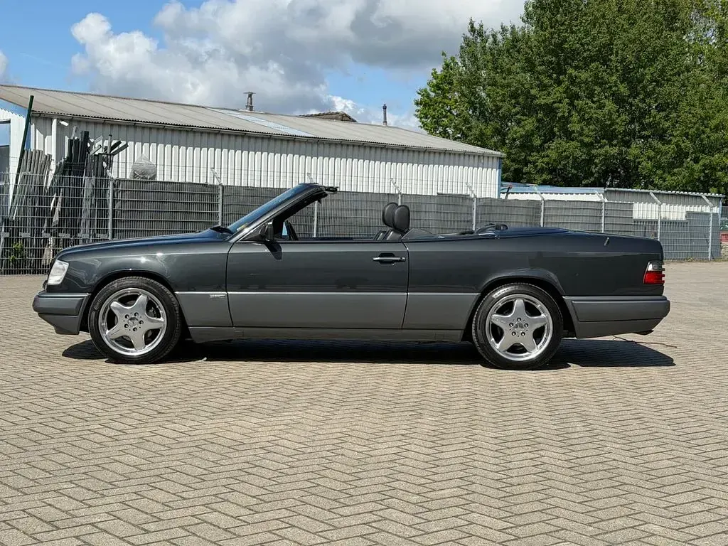Gebraucht Mercedes E320 220 PS (161 kW) 1997 Schwarz Cabrio