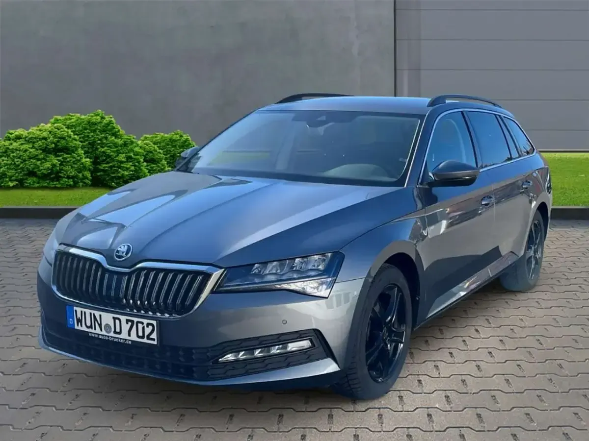 Gebraucht Skoda Superb Ambition 200 PS (147 kW) 2024 Graphite grau metallic Kombi