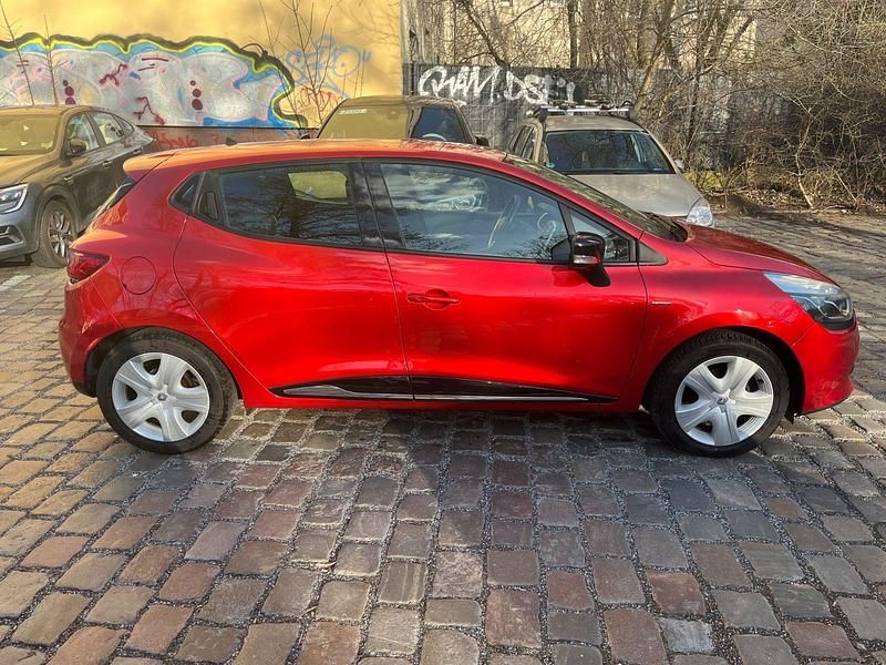 Gebraucht Renault Clio IV 73 PS (53 kW) 2016 Rot Kleinwagen