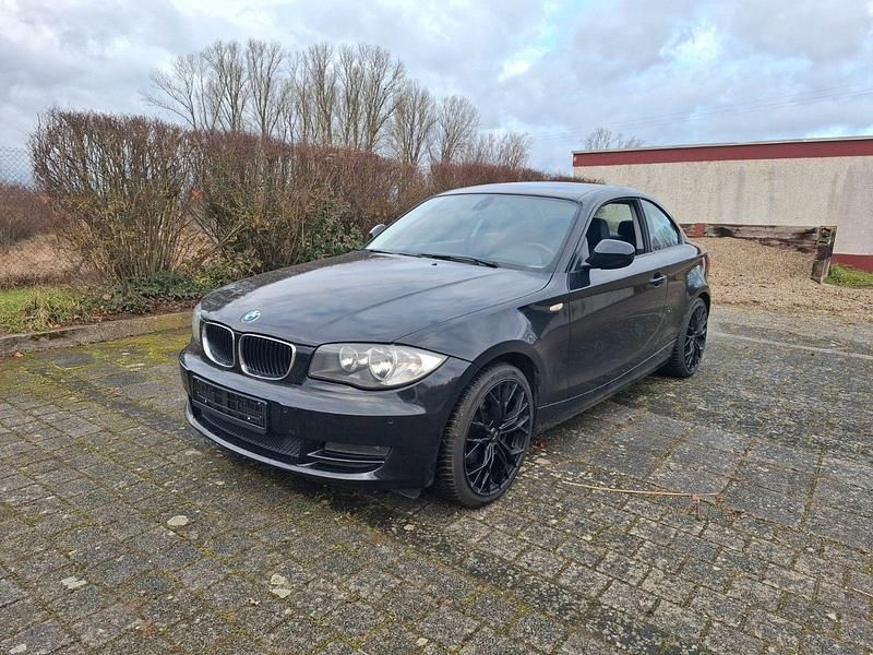 Schwarz Gebraucht 2010 BMW 120 Coupé Coupé | 6.999 € (Fairer Preis) - Bild 1/4