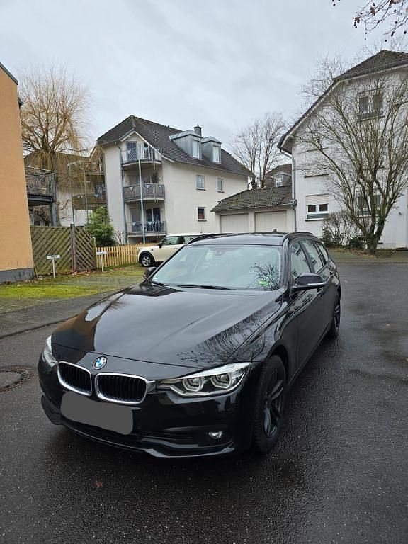 Schwarz Gebraucht 2018 BMW 318 Advantage Kombi | 14.499 € (Fairer Preis) - Bild 1/4