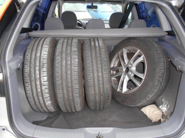 Gebraucht Nissan Almera Tino Acenta+ 116 PS (85 kW) 2004 Silber metallic Van / Kleinbus