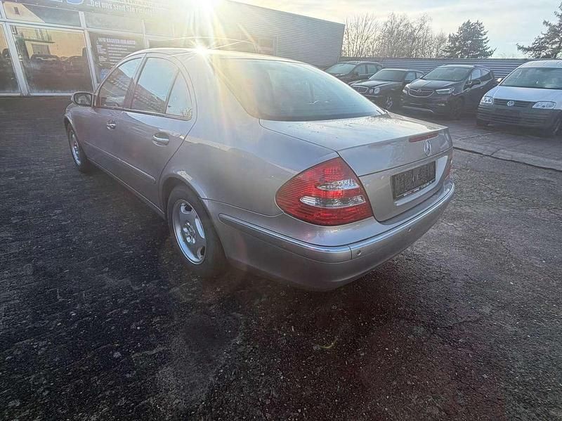 Gebraucht Mercedes E320 Avantgarde 204 PS (150 kW) 2002 Beige Limousine