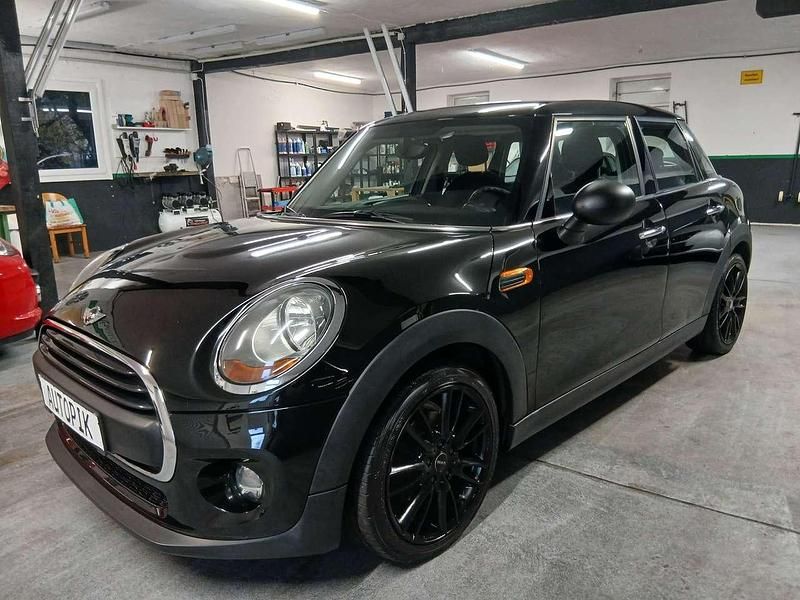 Midnight black metallic Gebraucht 2015 Mini ONE Kleinwagen | 8.599 € (Fairer Preis) - Bild 1/4