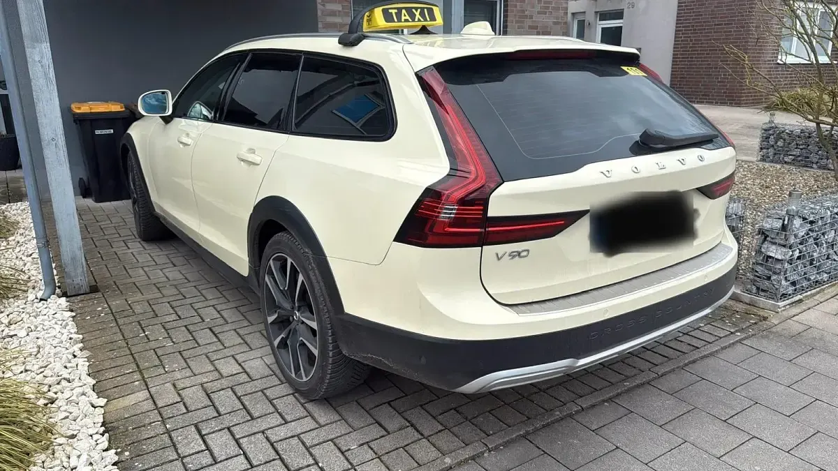 Gebraucht Volvo V90 CC 197 PS (144 kW) 2024 Grau Kombi