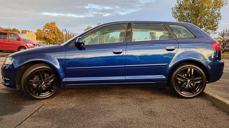 Gebraucht Audi A3 Attraction 125 PS (91 kW) 2011 Blau Limousine