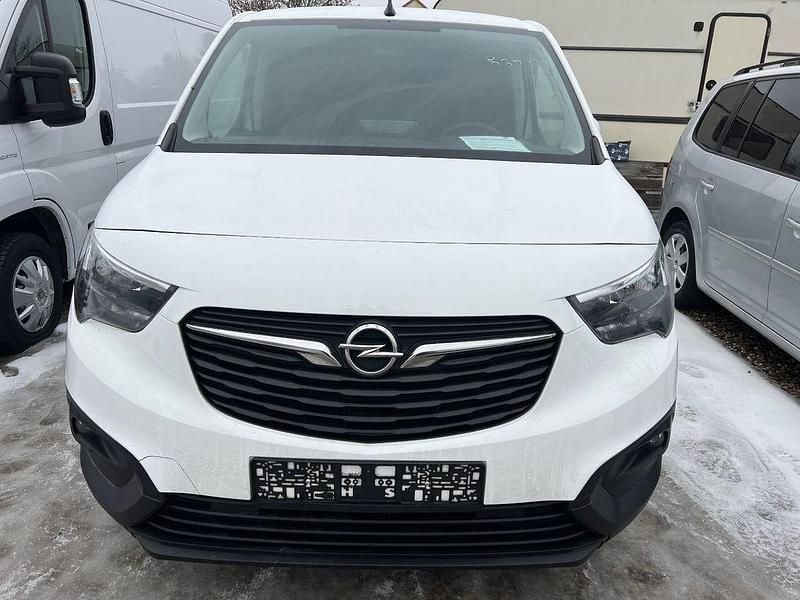 Jade weiss/arktis weiss Gebraucht 2020 Opel Combo Edition Van / Kleinbus | 10.900 € (Guter Preis) - Bild 1/4