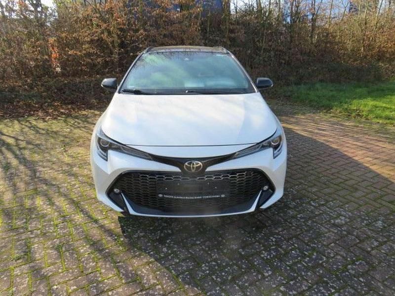 Gebraucht Toyota Corolla Hybrid Sport 152 PS (111 kW) 2021 White pearl cs / black mica Kombi