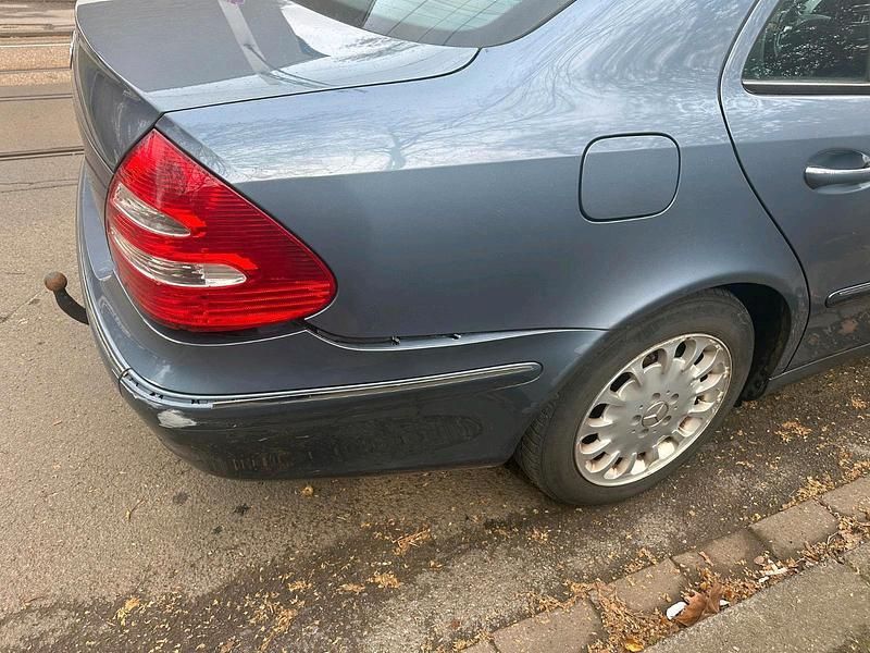 Gebraucht Mercedes E240 Elegance 177 PS (130 kW) 2004 Blau Limousine