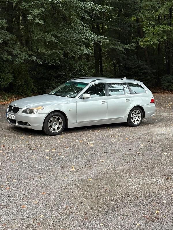 Grau Gebraucht 2005 BMW 525 Kombi | 1.450 € (Superpreis) - Bild 1/4