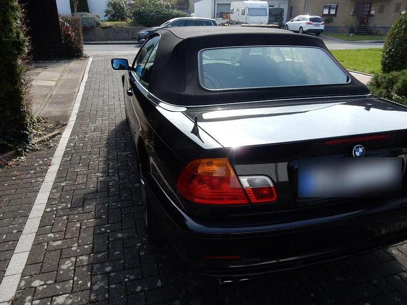 Gebraucht BMW 330 Cabriolet Sport Line 231 PS (169 kW) 2002 Schwarz Cabrio