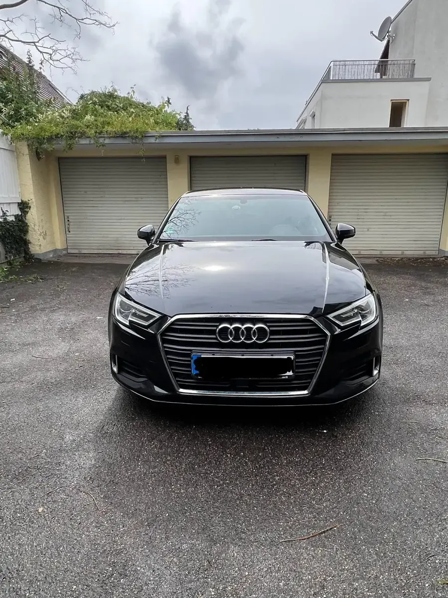 Gebraucht Audi A3 Sport 116 PS (85 kW) 2019 Schwarz Limousine