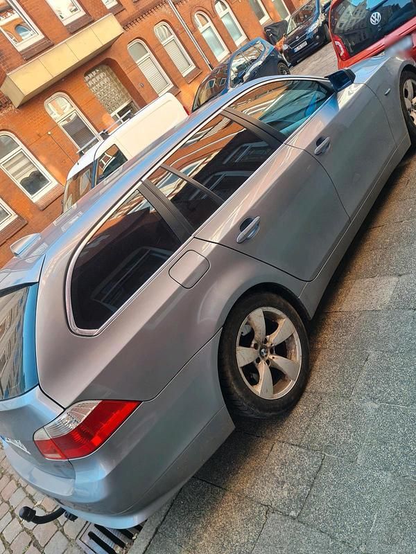 Gebraucht BMW 525 177 PS (130 kW) 2005 Grau Kombi