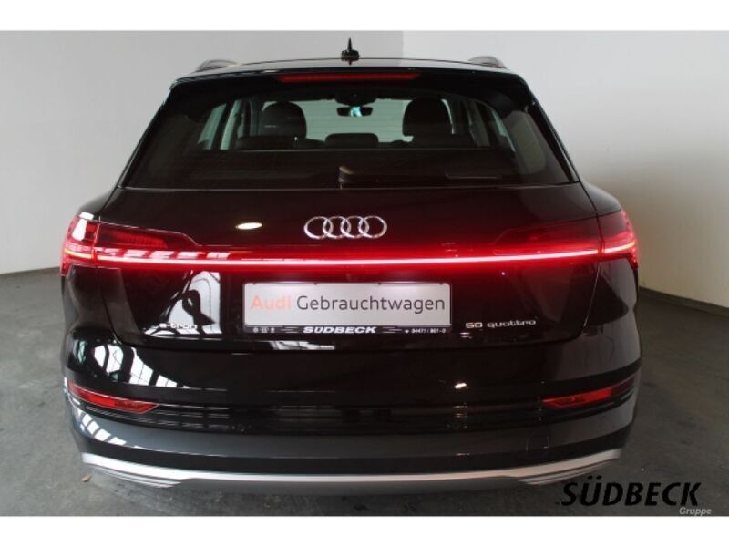 Gebraucht Audi e-tron Ambiente 230 kW (313 PS) 2020 Mythosschwarz (metallic) SUV