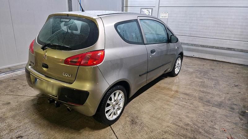 Gebraucht Mitsubishi Colt 95 PS (69 kW) 2009 Beige Kleinwagen