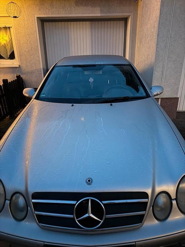 Silber Gebraucht 2000 Mercedes CLK320 Coupé | 1.200 € (Fairer Preis) - Bild 1/4