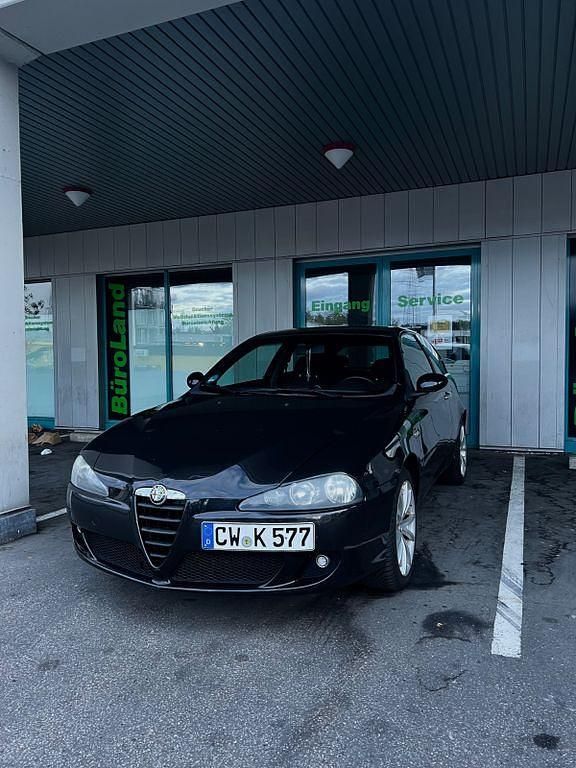 Schwarz Gebraucht 2006 Alfa Romeo 147 Ti Kleinwagen | 500 € - Bild 1/4
