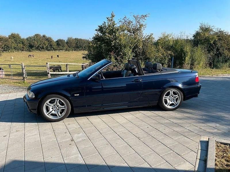 Blau Gebraucht 2002 BMW 330 Cabriolet Performance Cabrio | 6.500 € - Bild 1/4