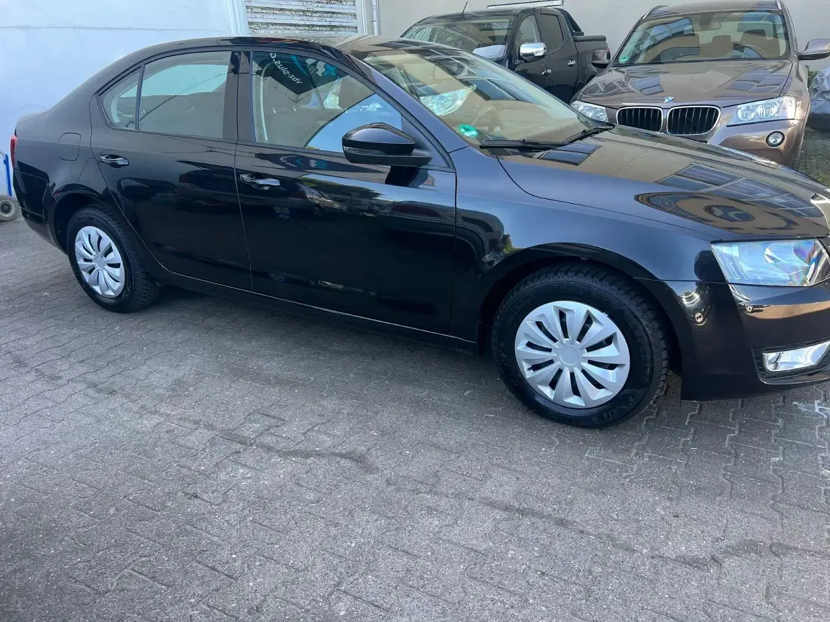Gebraucht Skoda Octavia Ambition 105 PS (77 kW) 2014 Schwarz Kombi