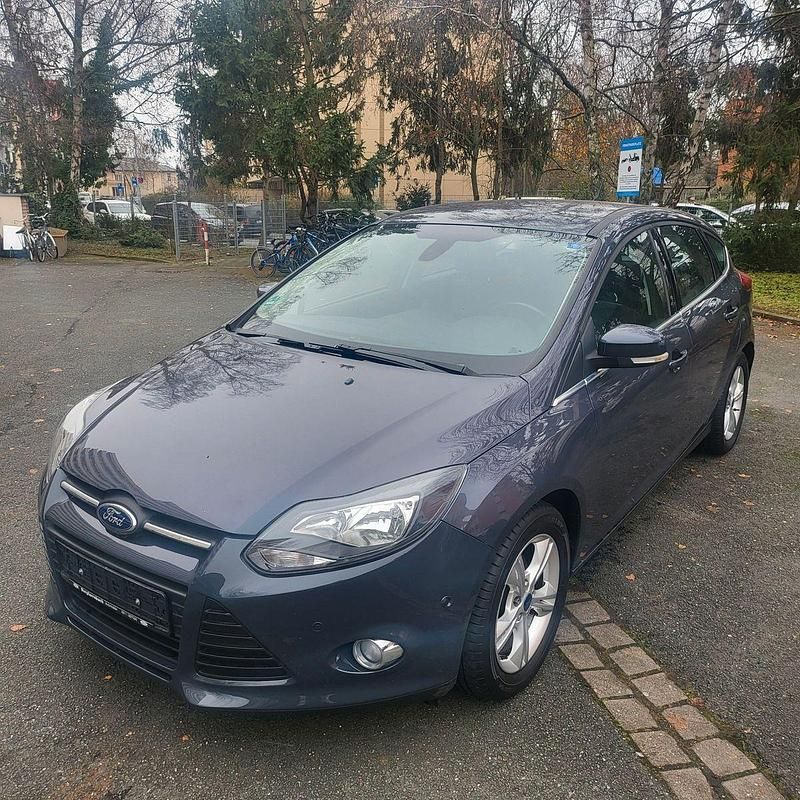 Gebraucht Ford Focus Champions Edition 125 PS (91 kW) 2012 Violet Limousine