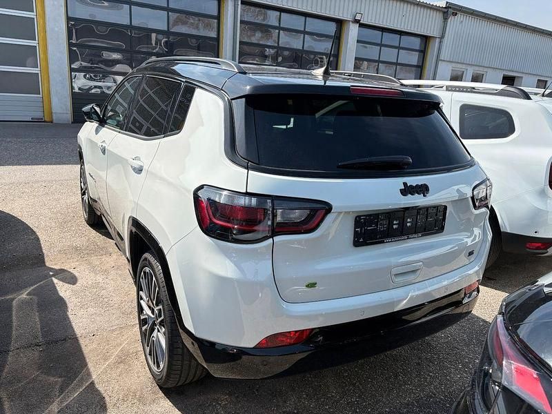 Gebraucht Jeep Compass Summit 131 PS (96 kW) 2025 Weiß SUV