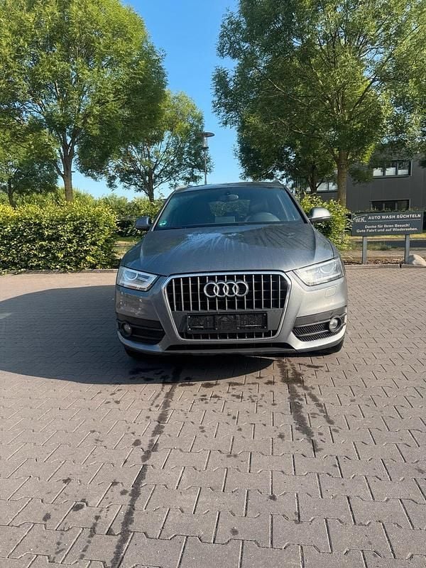 Grau Gebraucht 2012 Audi Q3 SUV | 11.500 € (Fairer Preis) - Bild 1/4
