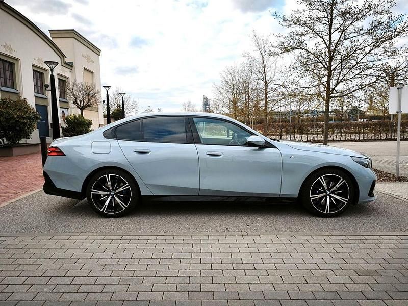 Gebraucht BMW 520 M Sport 197 PS (144 kW) 2024 Grau Limousine