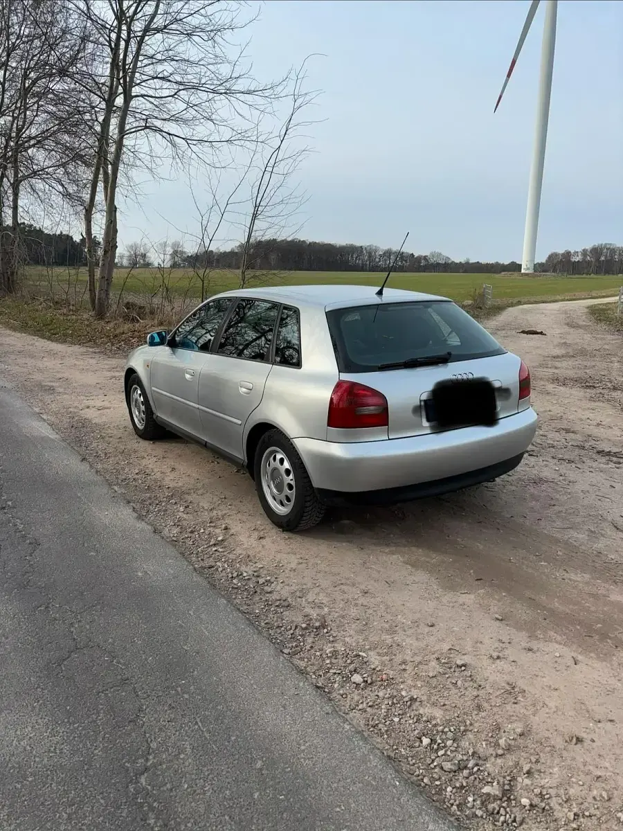 Second-hand Audi A3 101 CP (74 kW) 2000 Argintiu Hatchback
