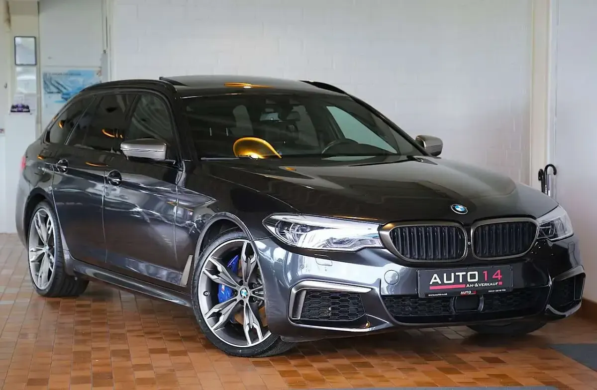 Gebraucht BMW 550 400 PS (294 kW) 2018 Sophistograu Kombi