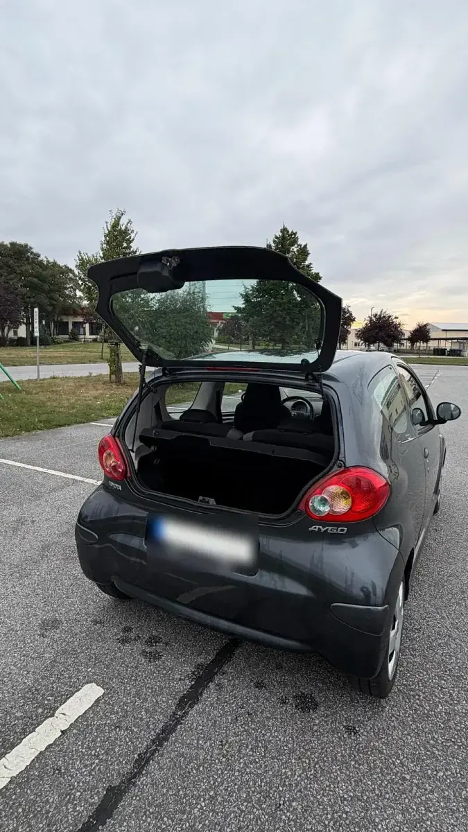 Gebraucht Toyota Aygo 68 PS (50 kW) 2008 Grau Kleinwagen