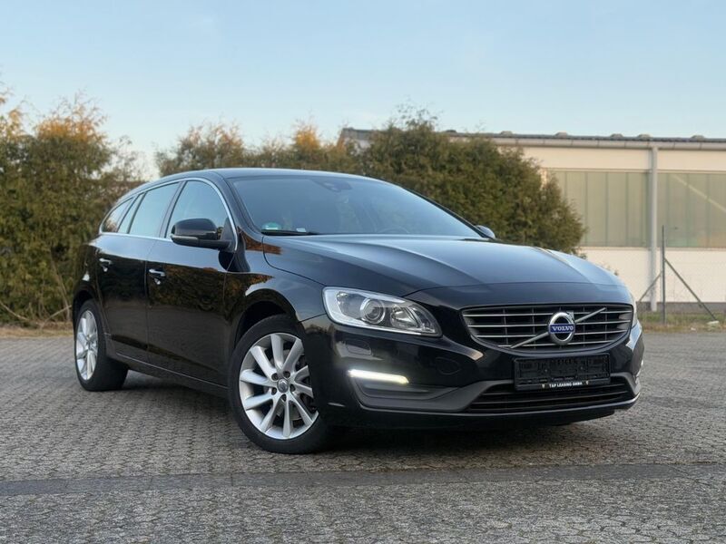 Gebraucht Volvo V60 Momentum 224 PS (164 kW) 2016 Schwarz Kombi