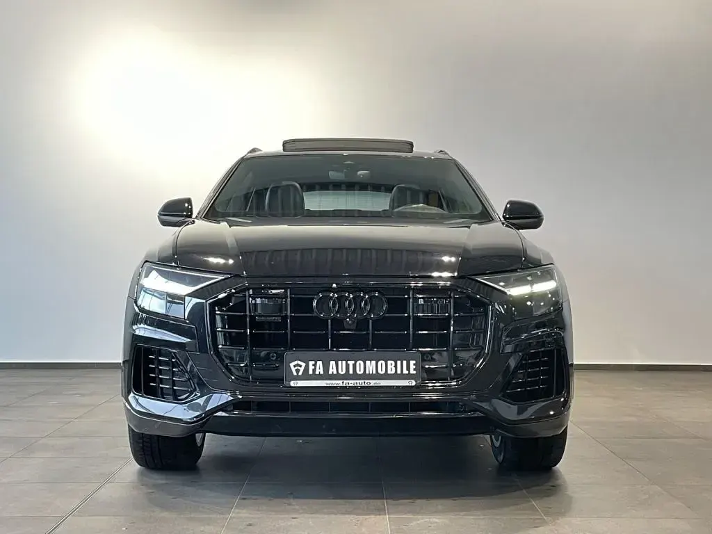 Gebraucht Audi Q8 Sport 286 PS (210 kW) 2021 Orcas schwarz (metallic) SUV