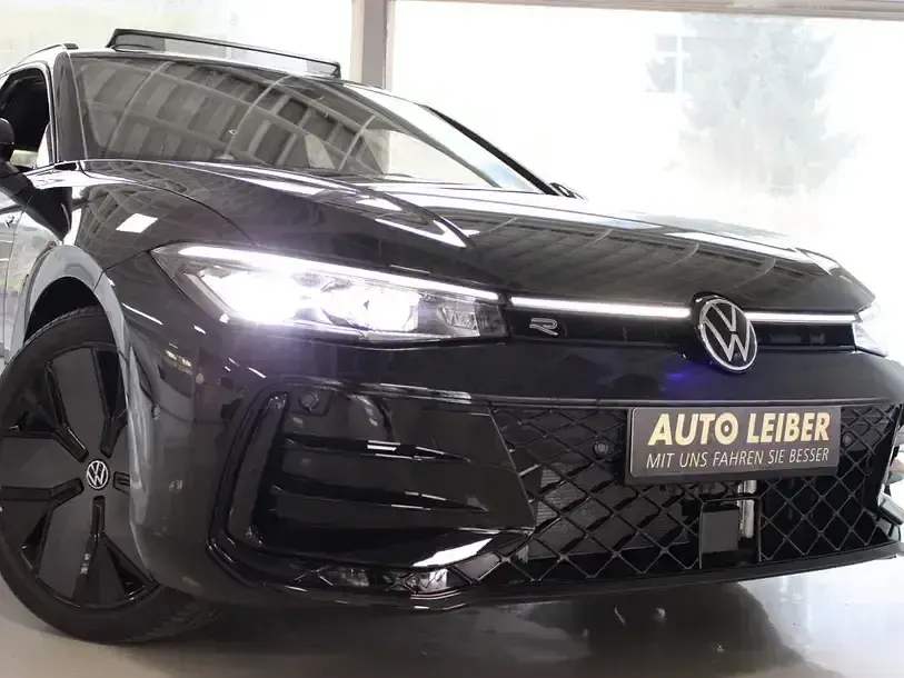 Gebraucht VW Passat R-line 193 PS (141 kW) 2025 Grenadillschwarz metallic Kombi