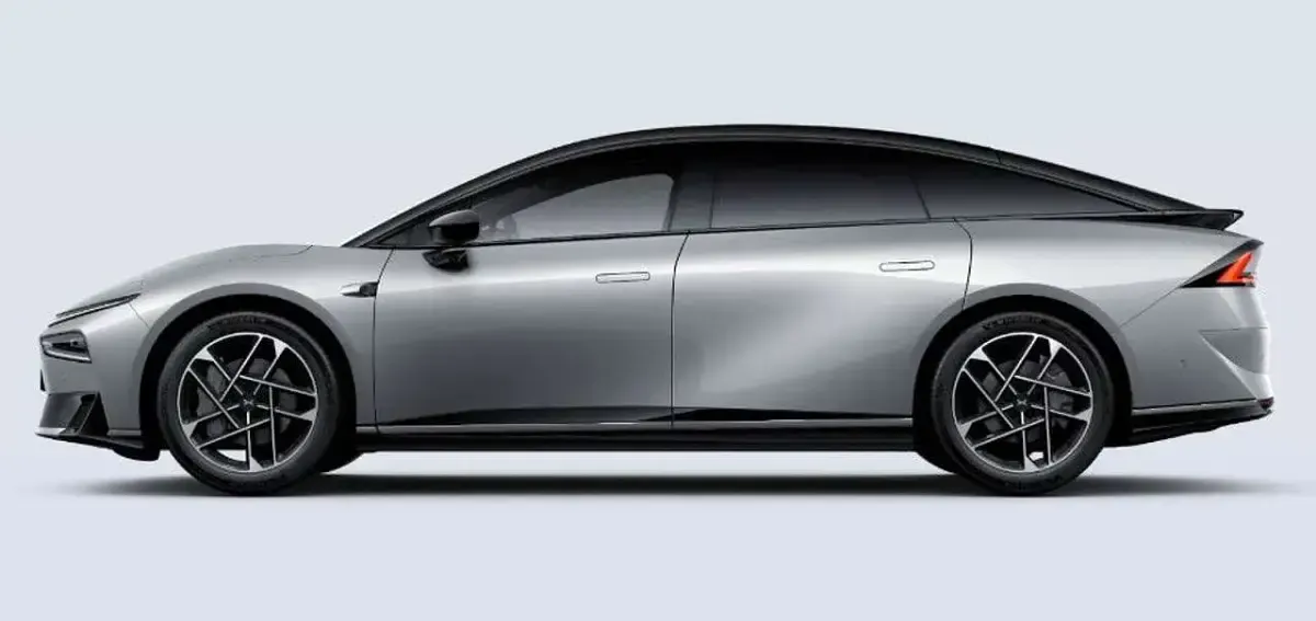 Neu XPENG P7 230 kW (313 PS) 2026 Silver frost Limousine