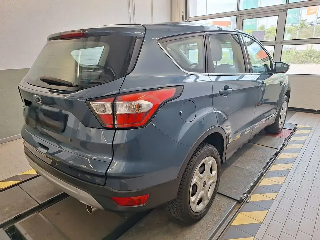 Gebraucht Ford Kuga Trend 150 PS (110 kW) 2019 Blau SUV